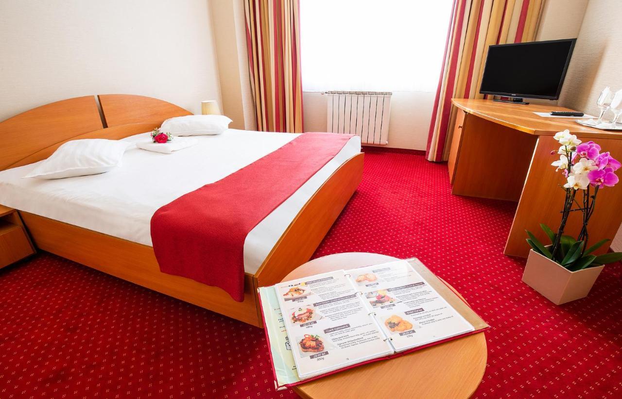 Hotel Dana Σάτου Μάρε Εξωτερικό φωτογραφία