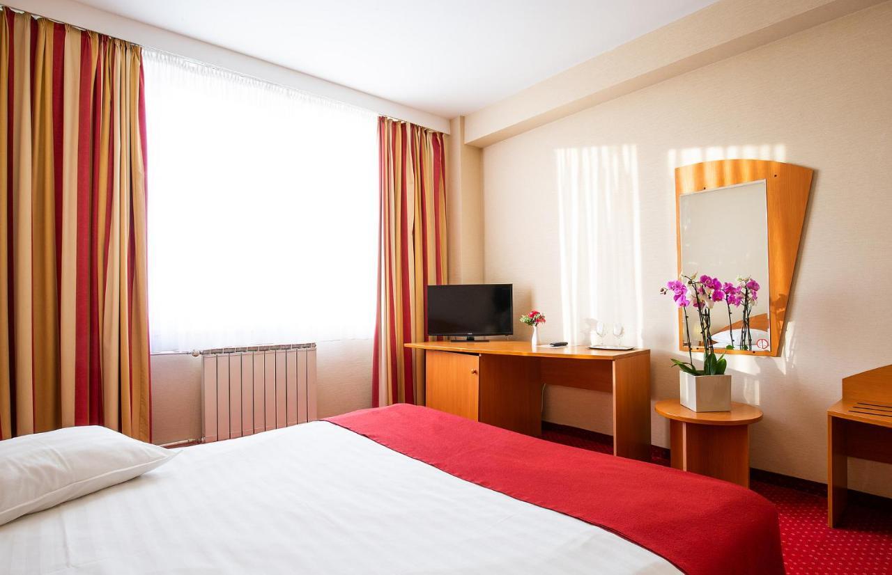 Hotel Dana Σάτου Μάρε Εξωτερικό φωτογραφία