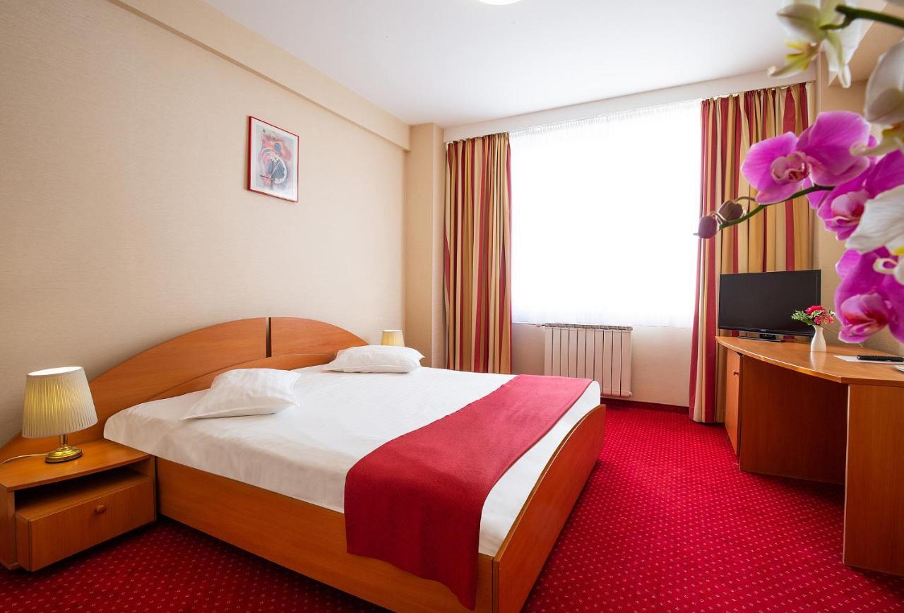 Hotel Dana Σάτου Μάρε Εξωτερικό φωτογραφία