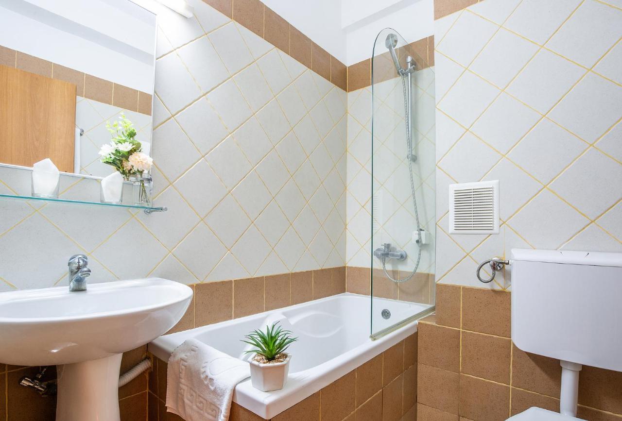Hotel Dana Σάτου Μάρε Εξωτερικό φωτογραφία