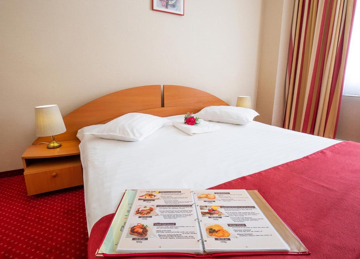 Hotel Dana Σάτου Μάρε Εξωτερικό φωτογραφία