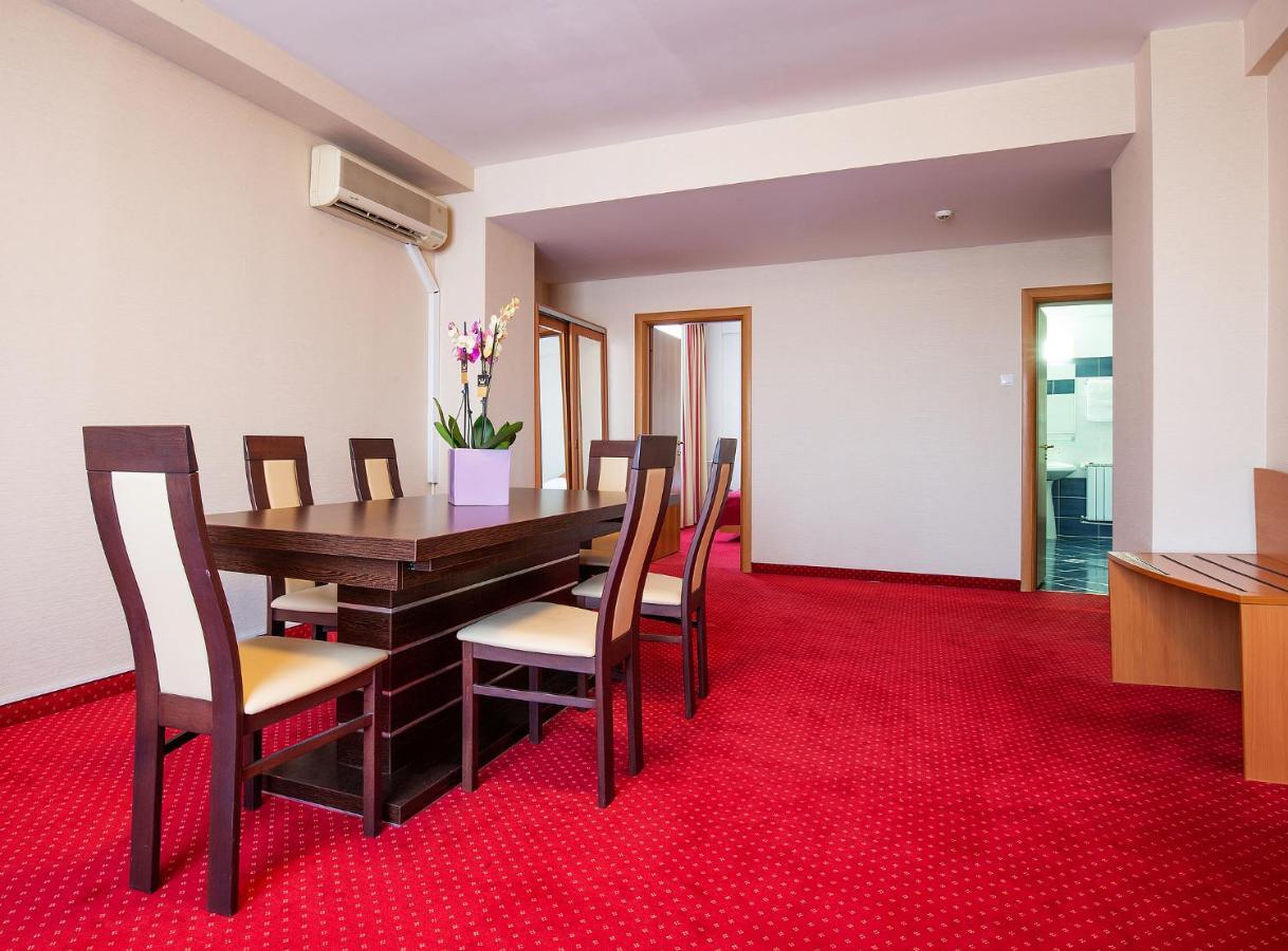 Hotel Dana Σάτου Μάρε Εξωτερικό φωτογραφία