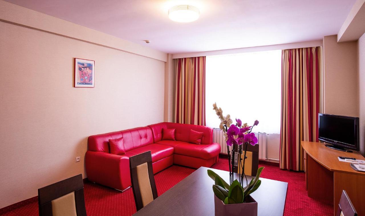 Hotel Dana Σάτου Μάρε Εξωτερικό φωτογραφία