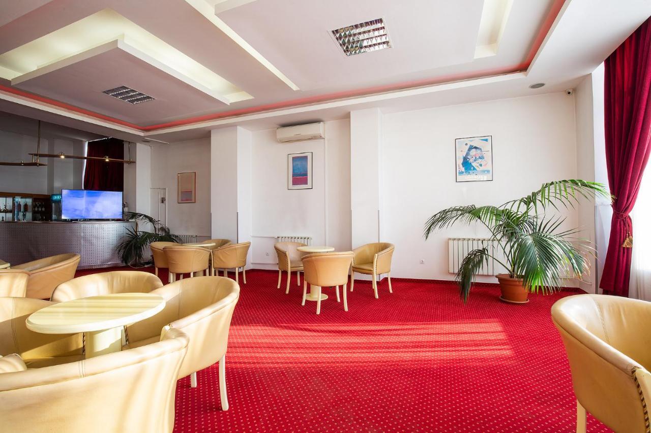 Hotel Dana Σάτου Μάρε Εξωτερικό φωτογραφία