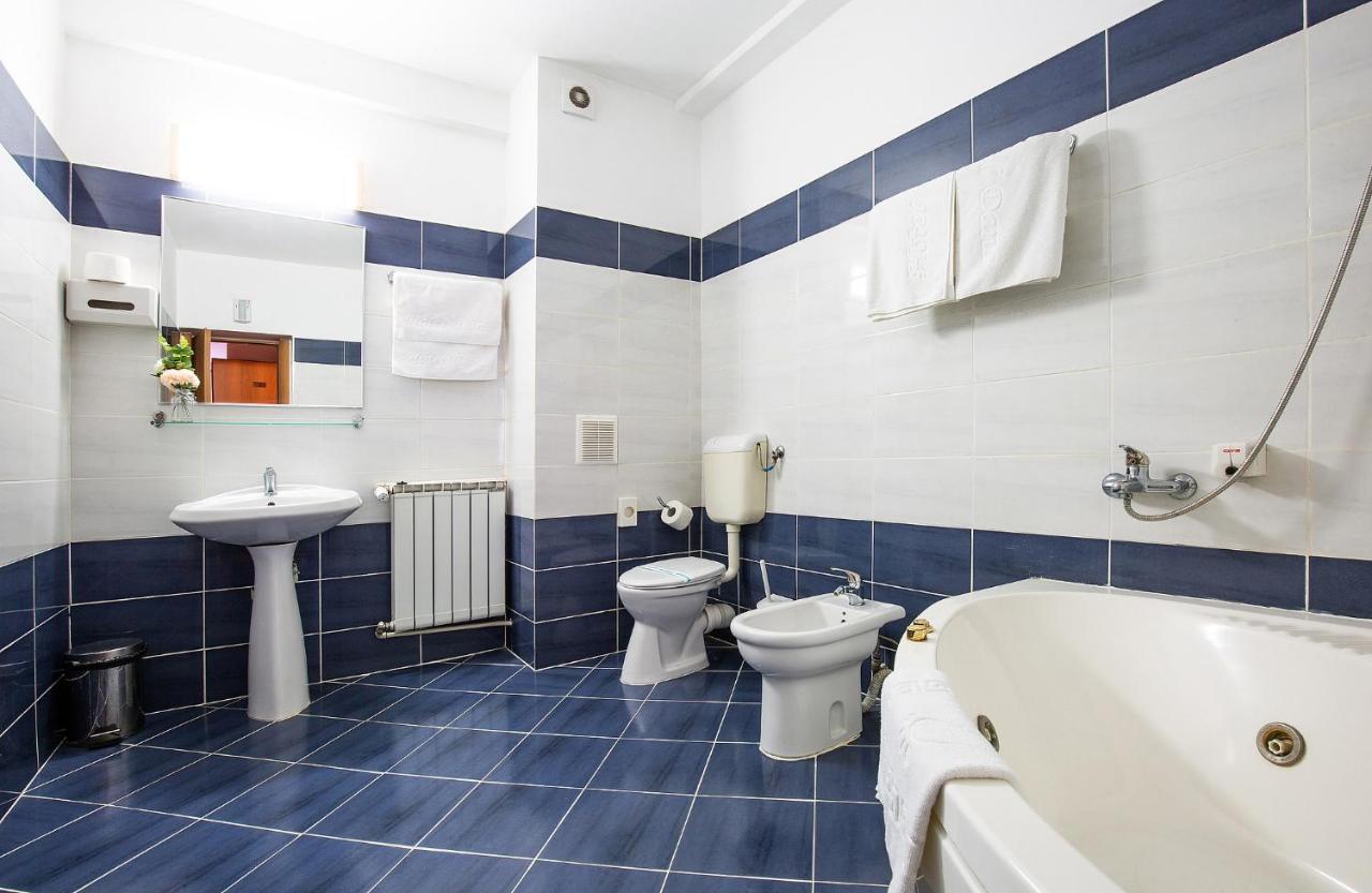 Hotel Dana Σάτου Μάρε Εξωτερικό φωτογραφία